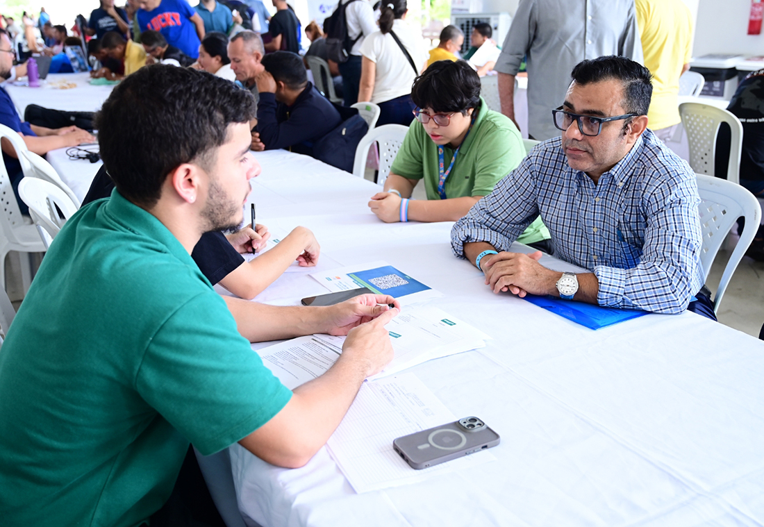 Dia D da Empregabilidade conecta empresas a profissionais com deficiência, em Fortaleza